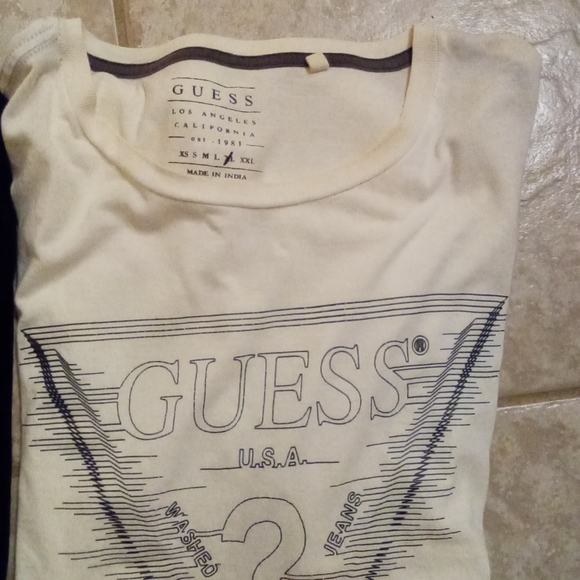 Guess 90's Tees - Black and White - Picture 3 of 3